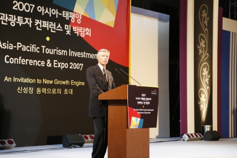 기조연설중인 유니버셜스토디오회장 토마스 윌리엄스