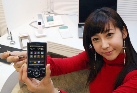 '멀티 터치폰'은 멀티미디어 기능과 감성적 요소를 강조하여M-제네레이션(멀티미디어 세대)를 겨냥한 제품이다.