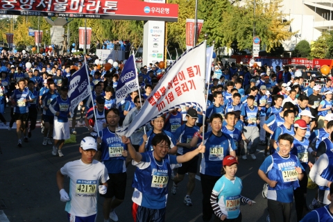 삼성SDS 김인 사장을 비롯한 주요임원 및 임직원 780여명은 지난 4일 중앙일보 국제마라톤대회에 ‘제11회 백혈병어린이 돕기 사랑의 마라톤’ 이라는 슬로건으로 10KM에 도전했다
