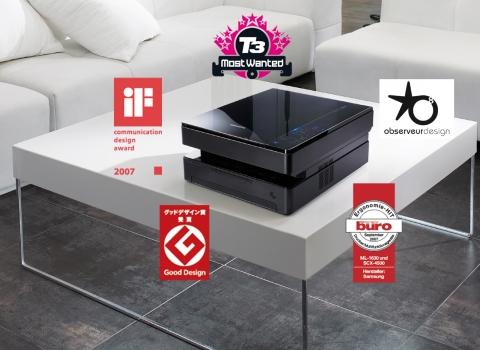 세계적인 디자인상을 연이어 석권하고 있는 삼성전자 레이저 복합기 'SCX-4501K'(맨 위에서부터 시계 방향으로 싱가폴 T3誌의 'Most wanted', 프랑스 '옵세르뵈르 뒤 데지느(Observeur du Design) 디자인 어워드', 독일 '어고노미에 히트', 일본 '굿 디자인 어워드', 독일 'iF 커뮤니케이션 어워드')