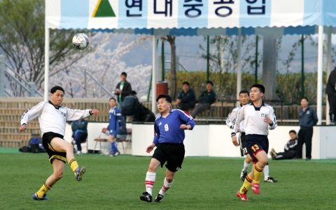 현대중공업 부서별 축구대회 장면