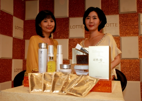 ‘이금희 피부밥 기초세트’ 방송장면. 롯데홈쇼핑 정승혜(좌), 김진숙(우) 쇼호스트