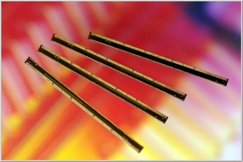 삼성전자가 양산 돌입한 AM OLED용 1600만 컬러 디스플레이구동칩