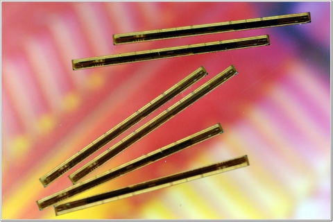 삼성전자가 양산 돌입한 AM OLED용 1600만 컬러 디스플레이구동칩