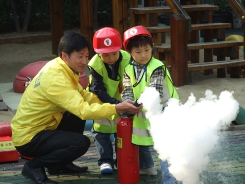 119 어린이 안전스쿨－소화기 작동요령 및 방사체험