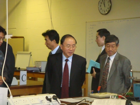 11월 9일(11:00, 영국 현지시간) 영국 캠브리지 대학의 유명 물리학 연구소인 카벤디쉬 연구소를 방문한 김우식 과학기술 부총리