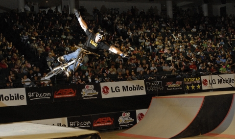 지난 9일부터 11일까지 미국 댈러스 리유니언 경기장에서 펼쳐진 'LG 액션스포츠 챔피언십 2007’에서 전세계 23개국 최정상 프로선수 250명이 참가, BMX(Bicycle Motocross), 스케이트보드(Skateboard), 어그레시브 인라인(Aggressive Inline) 등 대표적인 액션스포츠 종목에서 총 65만 달러의 상금을 놓고 열띤 경쟁을 펼쳤다.