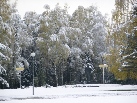 숨은 가가린 동상 찾기: 잘 찾아보면 유리 가가린 동상이 보인다