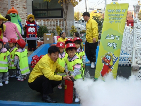 11월 12일 코끼리어린이집 - 교육용 소화기를 통한 불끄기 연습