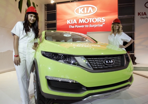 기아자동차는 15일(현지시간) LA 컨벤션 센터에서 열린 ‘2008 LA 국제오토쇼(2008 LA International Auto Show)’에서 준중형 SUV 콘셉트카 『KND