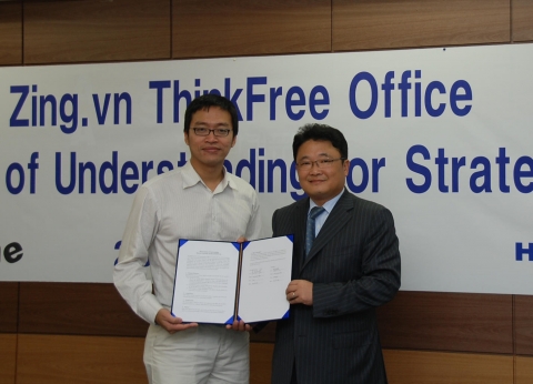 씽크프리 업무관련 MOU를 체결한 한글과컴퓨터 백종진대표이사(우측)와 비나게임의 레홍밍 회장(좌측)