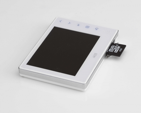 MP3 음악 및 동영상 플레이는 물론 DMB TV 수신 기능까지 갖춘 3.5인치(88.9mm) 넓은 화면의 슬림 PMP ‘M35’ (엠삼오)
