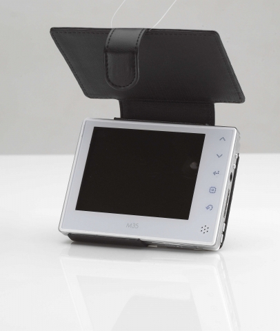 MP3 음악 및 동영상 플레이는 물론 DMB TV 수신 기능까지 갖춘 3.5인치(88.9mm) 넓은 화면의 슬림 PMP ‘M35’ (엠삼오)