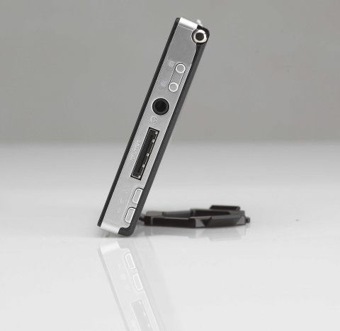 MP3 음악 및 동영상 플레이는 물론 DMB TV 수신 기능까지 갖춘 3.5인치(88.9mm) 넓은 화면의 슬림 PMP ‘M35’ (엠삼오)