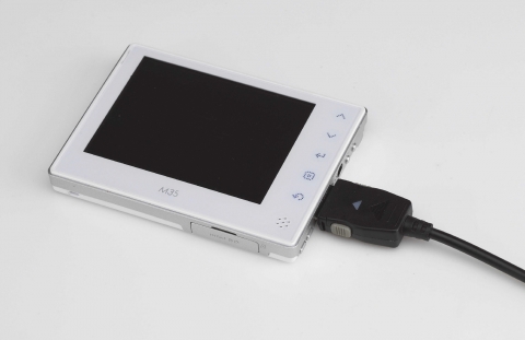 MP3 음악 및 동영상 플레이는 물론 DMB TV 수신 기능까지 갖춘 3.5인치(88.9mm) 넓은 화면의 슬림 PMP ‘M35’ (엠삼오)