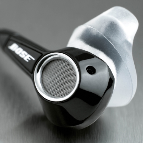 Bose in-ear 이어폰은 전 음역대에서 균형잡힌 사운드를 내고, 풍부한 저음을 확보했다