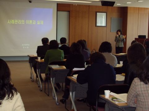 시는 사례관리 업무의 효율적인 추진을 위해 22일 시청 소회의실에서 구청 및 읍면동 주민생활지원담당 및 담당자 50명을 대상으로 전문성강화 교육을 실시했다