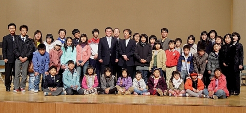공연 후 성지원 원생들과의 기념촬영