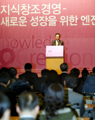 대한상공회의소가 7일 상의회관에서 개최한 ‘2007 지식경영 컨퍼런스’에서 강영원 대우인터내셔널 사장이 ‘글로벌 도전’을 주제로 강연을 하고 있다.