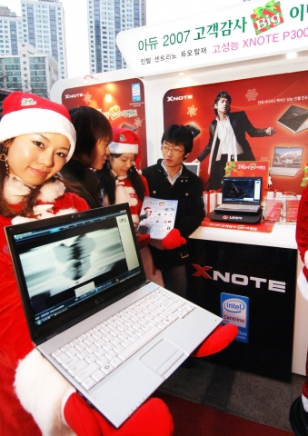 LG전자는 12월 한달 동안 매주 금요일을 포함한 주말에 서울 강변 테크노마트, 용산 아이파크 등에서 LED 노트북, 듀얼 LCD 노트북, 산타로사 노트북, 데스크노트 체험관을 운영하는 등 XNOTE 로드쇼를 전개하고 있다.