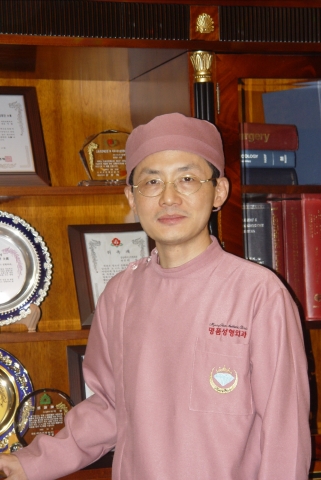 명품성형외과 이 창 원장