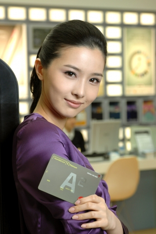 현대카드(대표 정태영, http://www.hyundaicard.com)는 기존 아시아나항공 마일리지 적립카드인 현대카드A에, 마일리지 적립율을 국내 최대(1,000원당 1.2~3