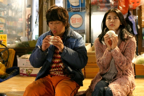 ‘바보’ 감각적인 영상으로 시선을 사로잡는다