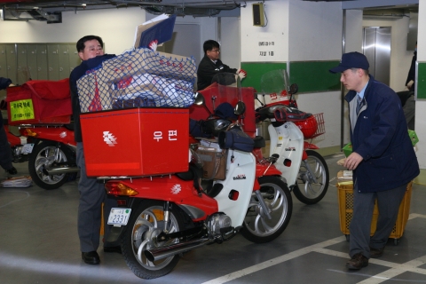 우체국, 설 선물소포 배송으로 분주
