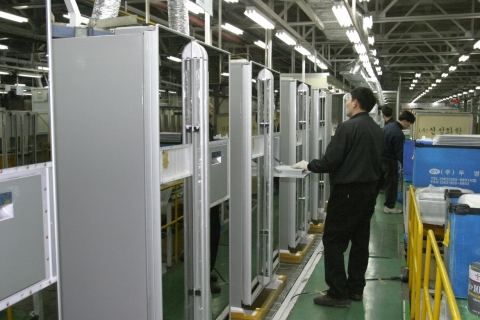 대우일렉 광주공장 양문형 냉장고 라인 사진