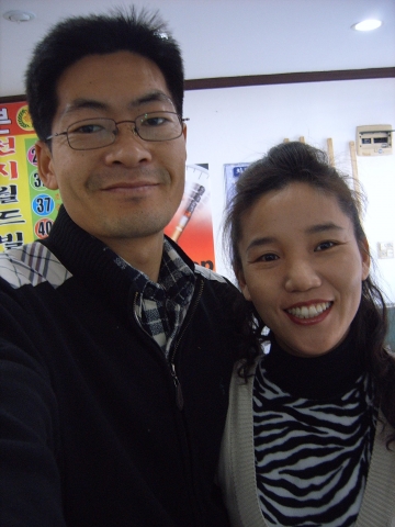 사랑기획 현수막 김기원, 유진희부부