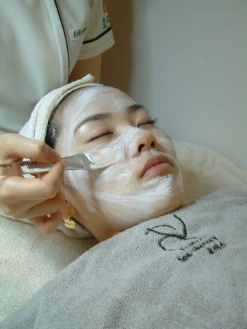 피부 관리 모습