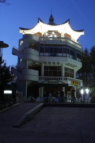 팔각정 야간전경 사진