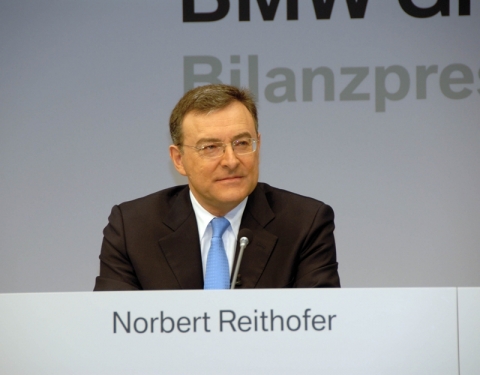 뮌헨 기자간담회에서 연설중인 BMW 그룹의 노버트 라이트호퍼 회장