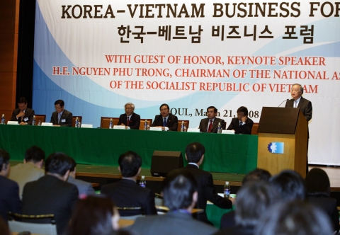 손경식 대한상공회의소 회장이 한-베트남 비즈니스 포럼에서 환영사를 하고 있다.