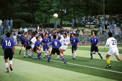 현대중공업 부서별 축구대회 모습.