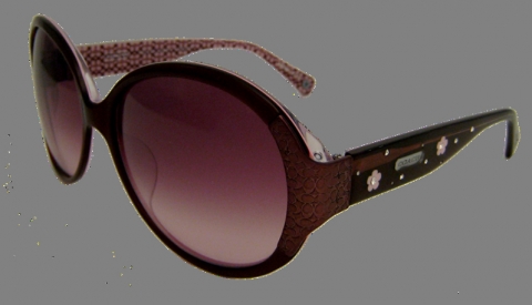 코치 선글라스 S 706AFK. 코치의 베스트 디자인이었던 꽃 패턴과 lozenge logo plaqu를 조화롭게 배치한 템플이 돋보인다. 프런트 프레임의 사이드와 앤드 피스를 s