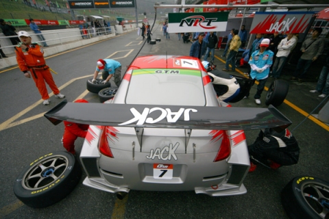 잭레이싱팀의 닛산 350Z GT카의 피트워크 모습