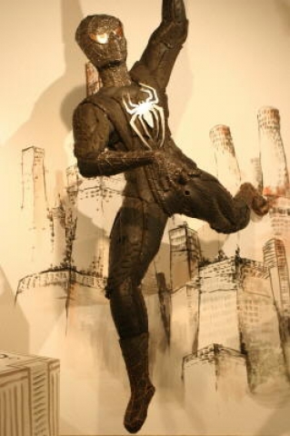 폐품을 활용해 만든 스파이더맨