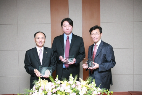 증권선물거래소(KRX)는 2008 Global ETF Awards Conference에서 아시아?태평양 지역 최우수 ETF 거래소(Most Proactive ETF Exchange)상을 수상하였다. (아태지역 1위, 세계 2위)