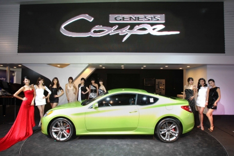 현대차가 국내에 처음으로 공개한 정통 스포츠 쿠페 ‘제네시스 쿠페(Genesis Coupe)’로 고성능 3.8 람다엔진 및 2.0 세타 TCI 엔진을 탑재한 모델이다.