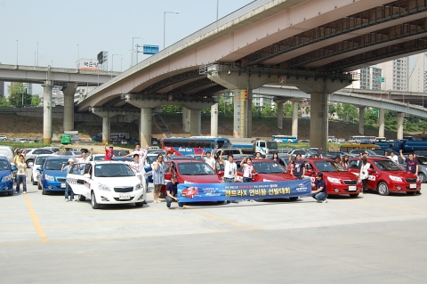 지엠대우오토앤테크놀로지(이하 GM DAEWOO)는 3일 젠트라 엑스(Gentra X)를 타고 서울에서 부산까지 1회 주유후 주행 연비를 측정, 최고 연비를 기록한 운전자를 상대로 시상하는 ‘젠트라 엑스 연비왕 선발 대회’를 열었다.