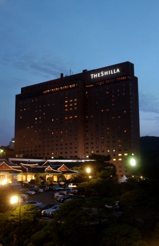 과거에 당사 LED가 적용된 호텔신라 사진