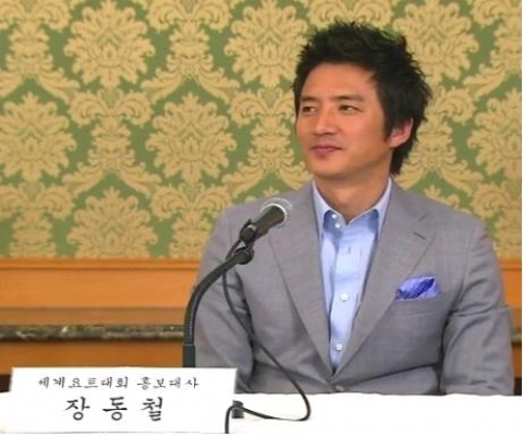 드라마에서 보트쇼 홍보대사를 맡은 장동철 역의 정준호2