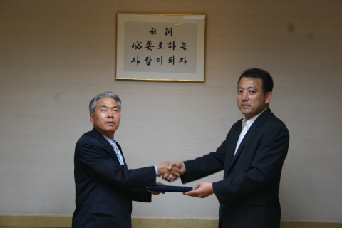 오라관광(대표이사 김부경)과 오라관광 노동조합(위원장 정재표)은 ‘노사화합 선언’ 공포식을 거행했다.
