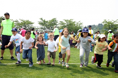 현대중공업, '외국인 감독관 봄축제' 개최