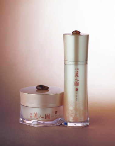 명한 미인도 ‘현(弦)’ 라인의 경락 세럼과 경락 크림.