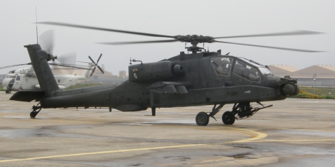 5월 19일 대한항공 부산 테크센터에 국내 처음으로 정비 입고된 AH-64D 헬기. 이 헬기는 국내에서 처음 창정비를 수행하는 미 육군의 주력 공격 헬기이다.
