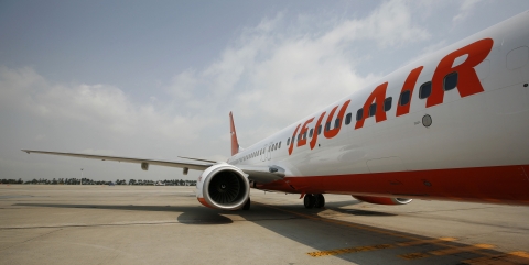 B737-800 1호기(HL7779)