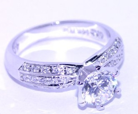 이브니어에서 판매중인 1.36캐럿 천연 다이아몬드 반지 (1.06ct SI1/F)