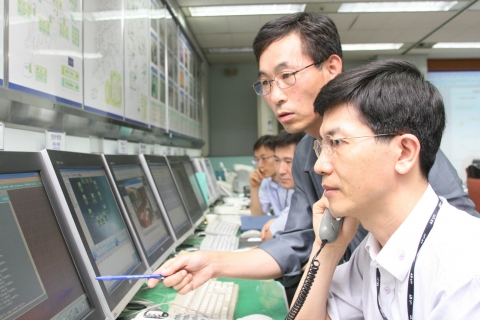KT는 6월 4일 2008 상반기 재, 보궐선거를 맞아 분당 본사에 위치한 통신대책 상황실에서 안정적인 통신운용을 위해 24시간 비상근무 체제에 돌입했다.